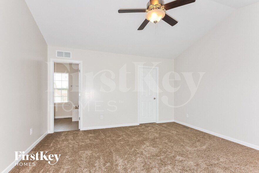 Building Photo - 135 Berry Manor Cir