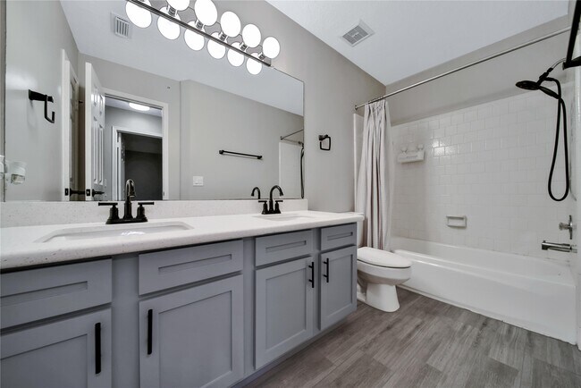 Building Photo - 11 Windledge Pl