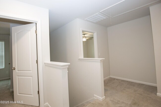 Building Photo - 755 Conductor Ct