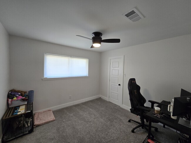 Building Photo - 5509 Edgewater Cir