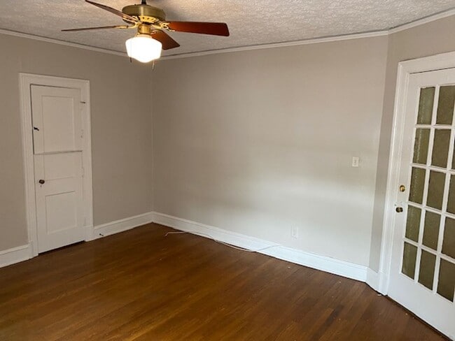 Building Photo - Sophisticated Living in The Fan: 2 Bedroom...