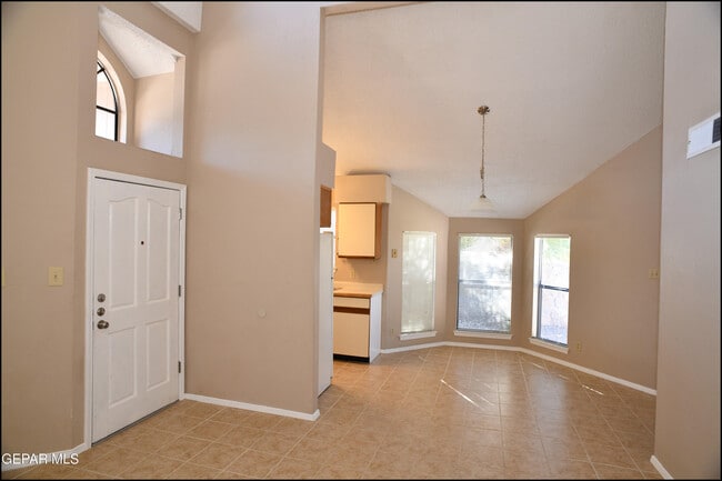 Building Photo - 813 Knorr Pl