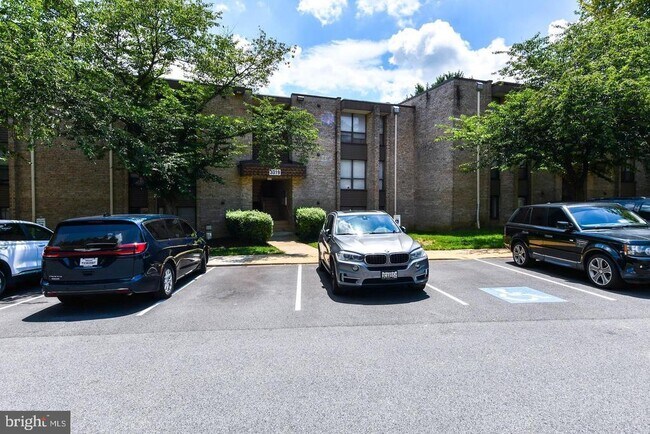 Building Photo - 3319 Huntley Sq Dr