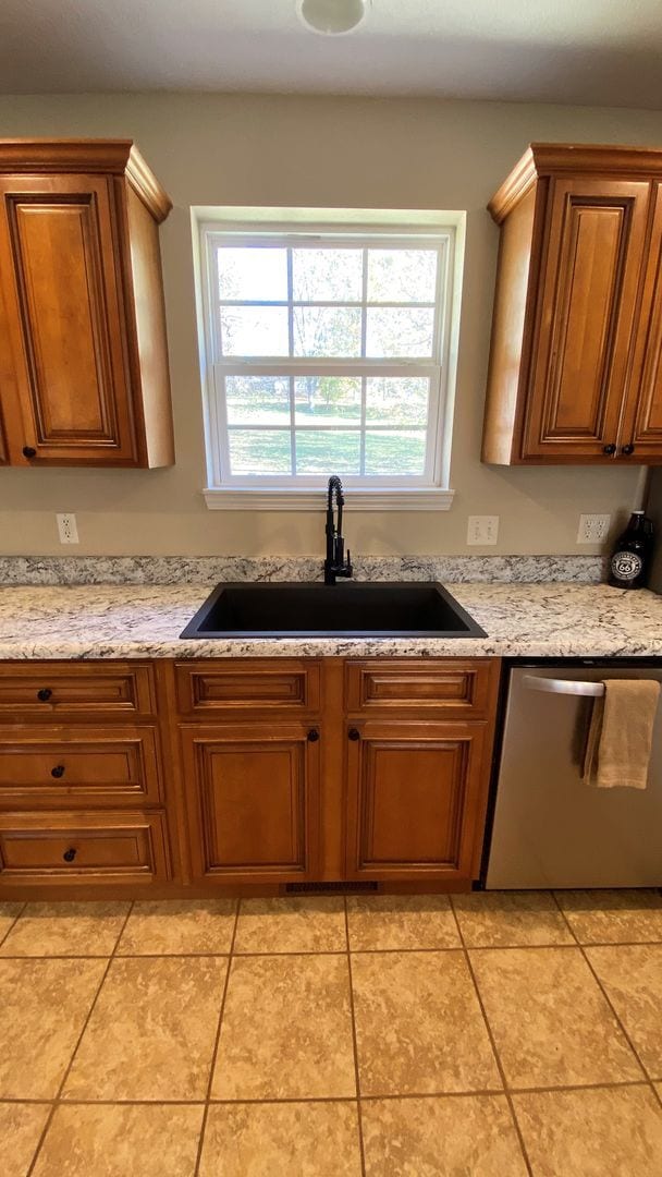 Building Photo - Gorgeous 3 Bedroom, 2 Bathroom Split Level...