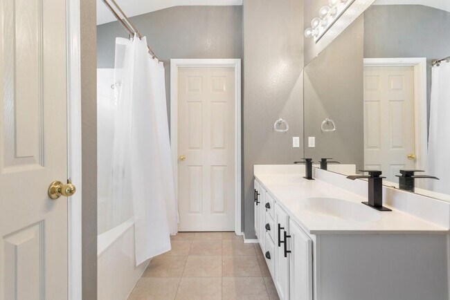 Building Photo - 14404 Ballycastle Trail