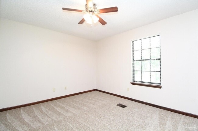 Building Photo - 1455 Acorn Ln