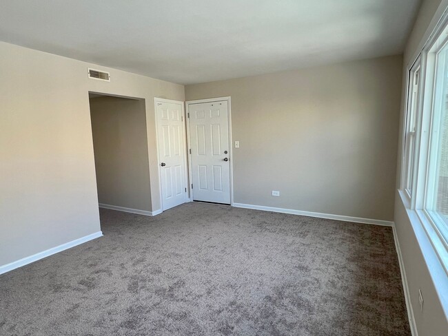 Building Photo - 7544 Brown Ave