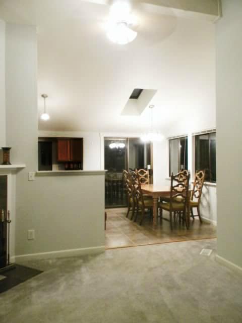 Building Photo - Beautiful Remodeled 3BR/2.5BA Home in Kent...