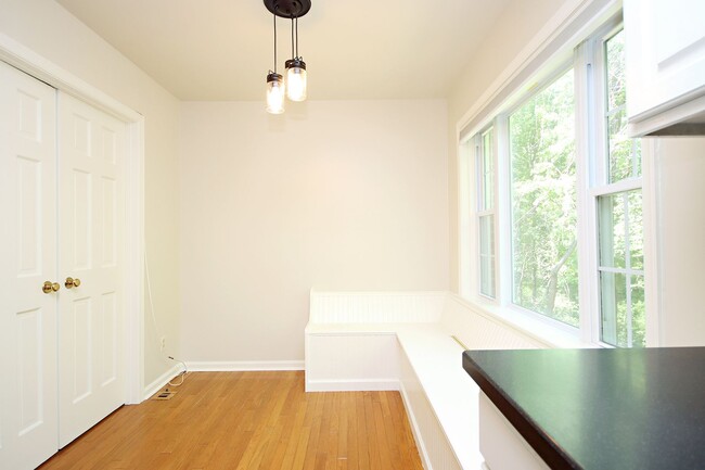 Building Photo - End-Unit Georgetown Green Townhome