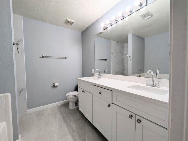 Building Photo - 4521 Stonebridge Dr