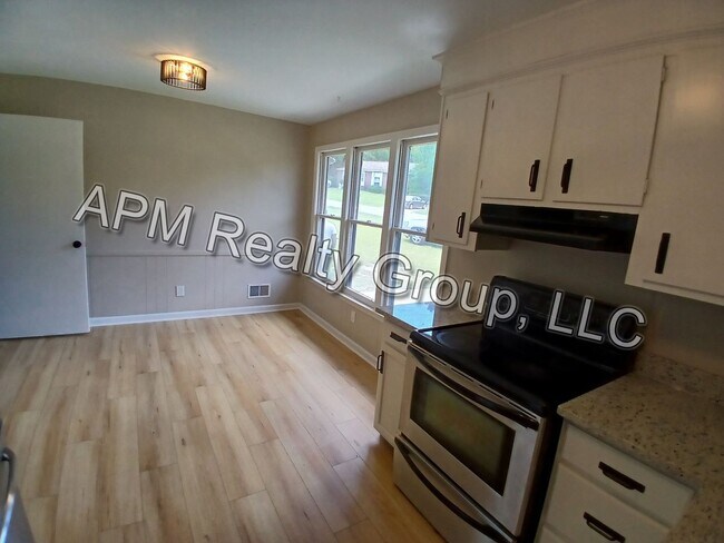 Building Photo - Newly Remodeled Home in Southeast Columbia