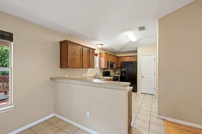 Building Photo - 5208 Sioux Ln