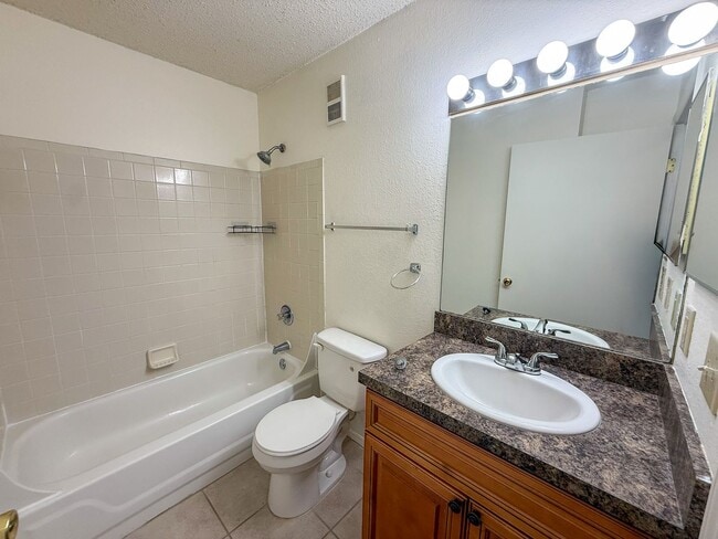 Building Photo - 3705 SW 27th St