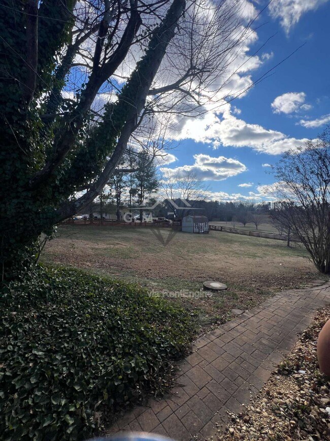 Building Photo - 1244 Mountain View Rd