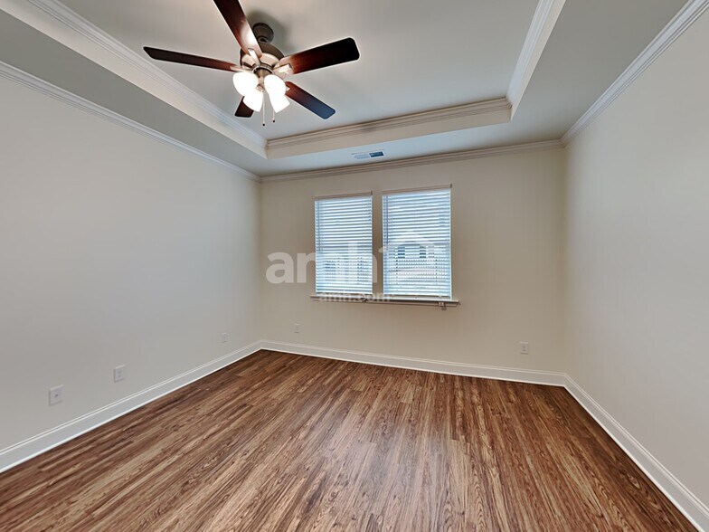 Building Photo - 565 Slew Dr