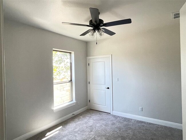 Building Photo - 104 Creek Point Dr