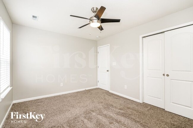 Building Photo - 8858 Hemingway Dr