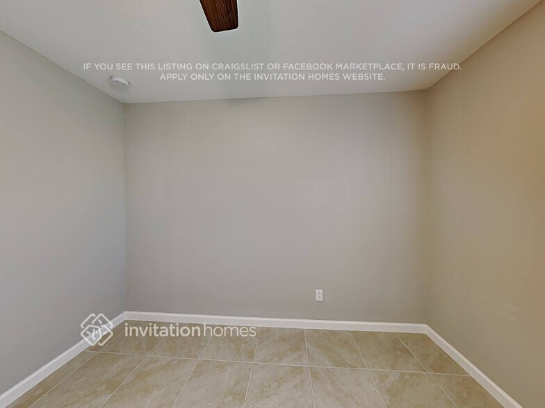 Building Photo - 244 SW Aubudon Ave