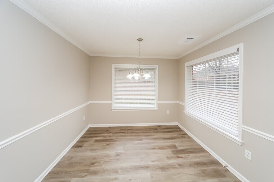 Building Photo - 9264 Tamhaven Dr