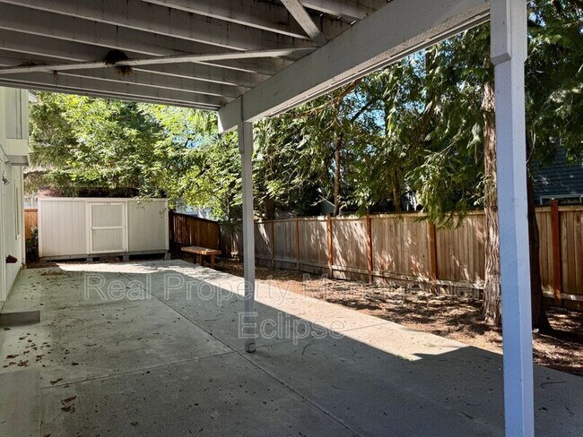 Building Photo - 7126 NE 165th Pl
