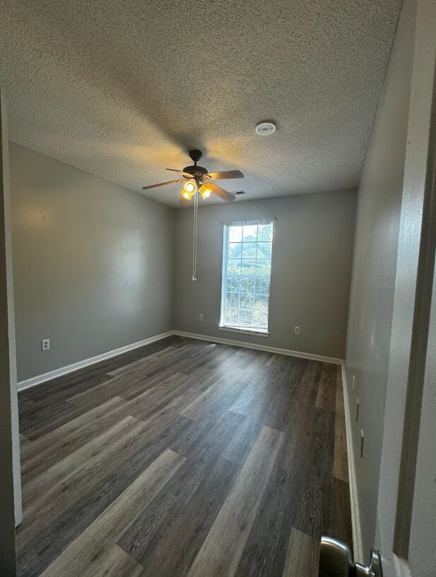 Building Photo - 3-Bedroom, 2-Bath Home in Sought-After Community