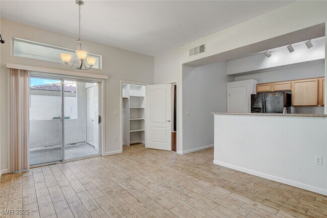 Building Photo - 2305 W Horizon Ridge Pkwy