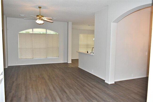 Building Photo - 11111 Sprucedale Ct