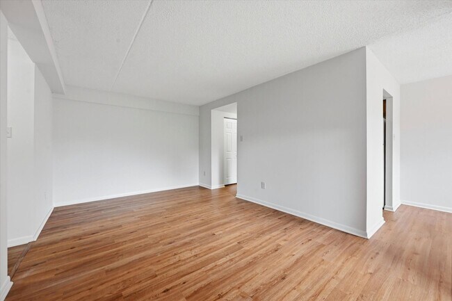 Building Photo - 2 Bedroom 1 Bathroom first floor Goshen Valley flat!