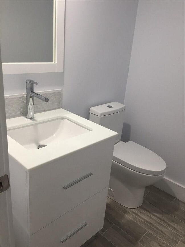 Building Photo - 625 Oaks Dr