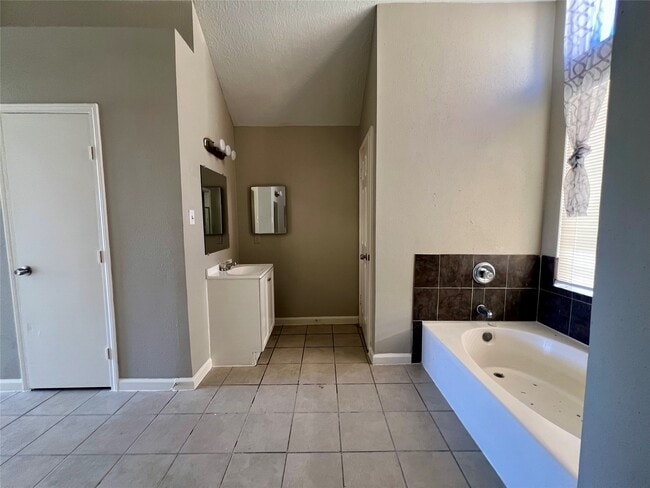 Building Photo - 6503 Marinwood Dr