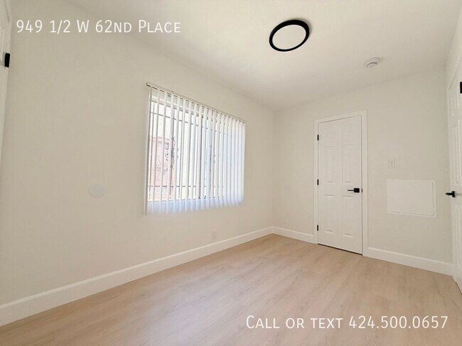 Building Photo - 949 1/2 W 62nd Place-