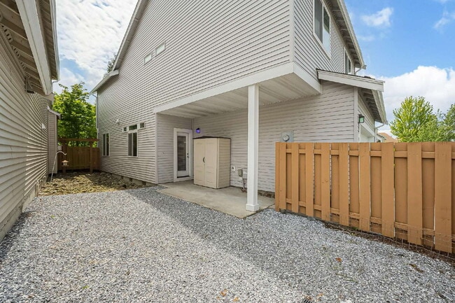 Building Photo - GATED COMMUNITY OF VERONA in LAKELAND HILLS!