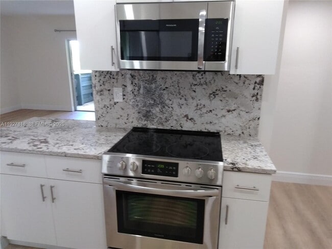 Building Photo - 8325 SW 72nd Ave