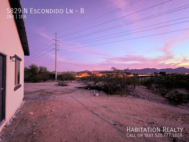 Building Photo - 5829 N Escondido Ln