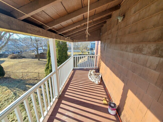 Building Photo - 135 Mills St