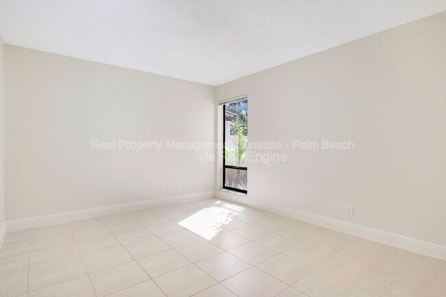 Building Photo - 3143 Kingswood Terrace