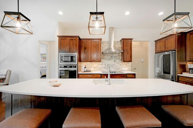 Building Photo - Spacious 4-Bed Oasis at this Canyon Lake Gem!