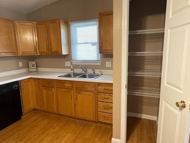 Building Photo - Pun-believable Deal: Stunning 3 Bed/1 Bath...