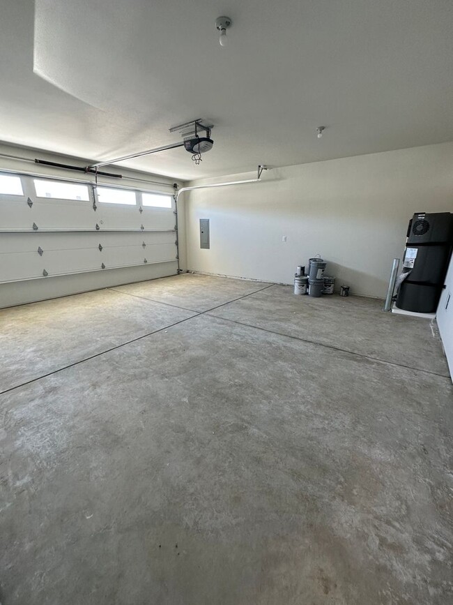 Building Photo - Gorgeous brand new build PET FRIENDLY house