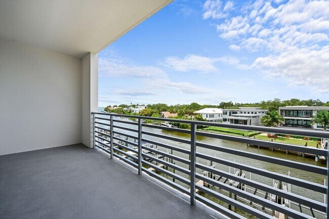 Building Photo - 1709 N Tamiami Trail