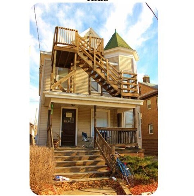 Primary Photo - 6BD + 2 Den Bucky House on N Randall Ave B...