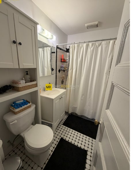 Building Photo - 585 Beacon St