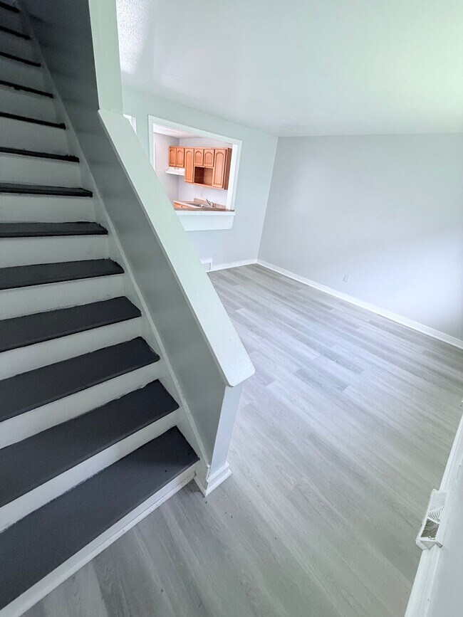 Building Photo - 161 Martin St
