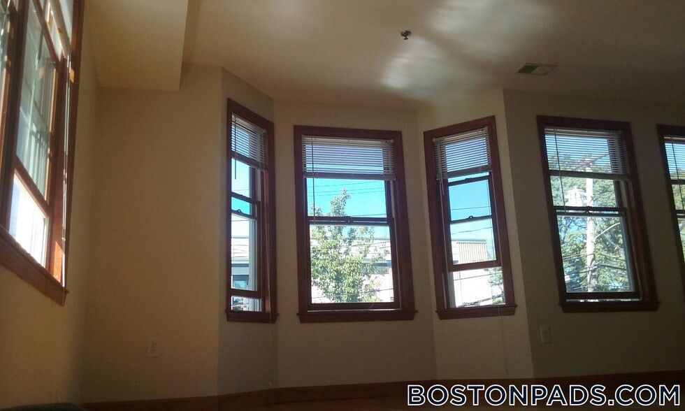 Building Photo - 102 Allston St