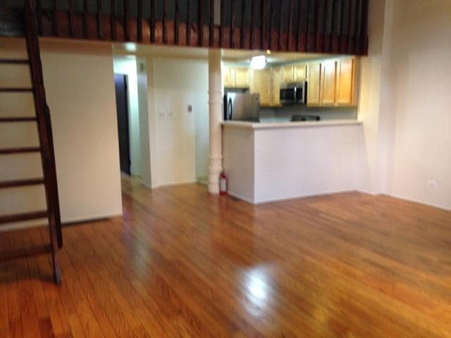 Building Photo - 1050 W Dickens Ave