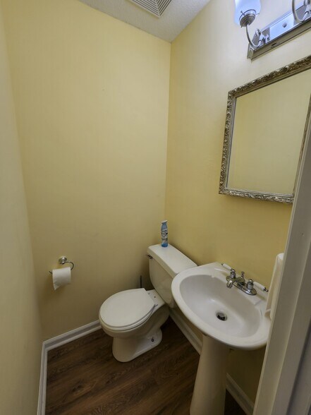 Building Photo - 726 Springdale Woods Dr