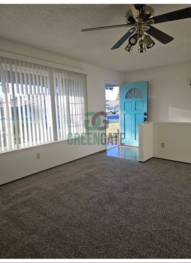 Building Photo - Beautiful 3 BEDROOM 2 BATH HOME IN MODESTO...