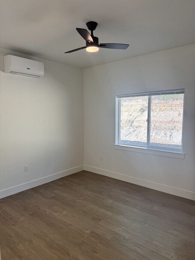 Building Photo - Newly built homes with City of Redding solar!