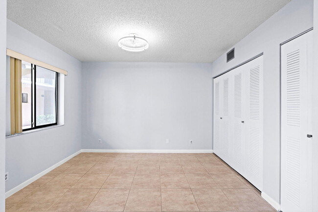 Building Photo - 5310 Las Verdes Cir