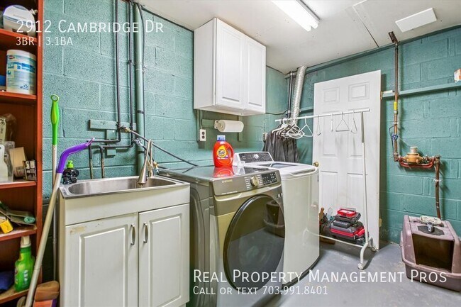 Building Photo - 2912 Cambridge Dr